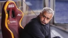 Jose Mourinho dobio ponudu jednog od najtrofejnijih klubova Engleske, a Portugalac je ekspresno odgovorio