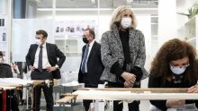 Minimalizam, ali sa stilom: Brigitte Macron ne odustaje od svoje omiljene modne formule