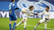 Real se spasio velike sramote na Santiago Bernabeuu; Elche je vodio 2:0 do 82. minute, a onda je zabio Luka Modrić