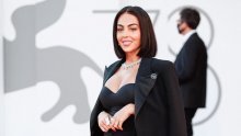 Georgina Rodriguez pohvalila se fotografijom idiličnog obiteljskog odmora, ali je u bikiniju otkrila i sve veći trudnički trbuščić