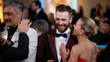 Sve zbog jednog detalja: Chris Evans pokrenuo glasine o vezi sa zvijezdom Netflixove serije