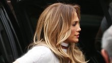 Kultna frizura Farah Fawcett postala je vrući trend, a nije joj odoljela ni Jennifer Lopez