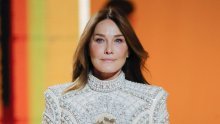 Bivša prva dama ne miruje: Carla Bruni prihvatila novi modni angažman i pokazala zavidnu figuru