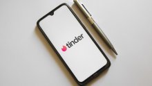 Prvo upoznavanje, a onda fotografija: Tinder želi da idete na spojeve naslijepo