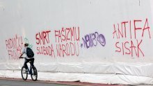 Košiću nakon propovijedi ispisali grafite i nacrtali petokraku