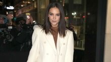 Svi su gledali u Katie Holmes: Nakratko je odbacila traperice i pokazala vrlo elegantan stajling