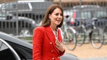 Magnet za poglede: U već viđenom sakou s potpisom Zare Kate Middleton je utjelovljenje poslovne elegancije