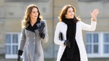 Nazivaju ih kraljevskim blizankama, a jasno je i zašto: Kate Middleton i danska princeza Mary oduševile stajlinzima