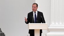 Medvedev: Vrijeme je da zaključamo veleposlanstva i nastavimo gledajući se preko nišana