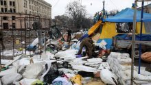 Bijes i nevjerica u teško oštećenim zgradama Harkiva: 'Pokraj nas leži mrtva osoba. Lavrov i Putin su banditi'