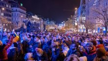 Europa prosvjeduje protiv ruske agresije, Zelenski se obratio prepunom trgu u Pragu: 'Ako padne Ukrajina, past će Europa'