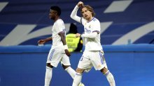 [FOTO] Luka Modrić bio je igrač utakmice; asistencijom i golčinom poveo je Real do pobjede, a trener Ancelotti osigurao mu ovacije