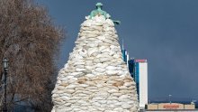 [FOTOPRIČA] Evo kako Ukrajinci štite svoje povijesne skulpture i građevine pod navalom ruskih bombi