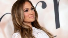 Jennifer Lopez u seksi izdanju: Samo ona može uskočiti u minijaturno čipkasto donje rublje i ovako dobro izgledati