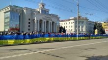 [VIDEO] Pobuna u okupiranoj Ukrajini: Tisuće prosvjedovale protiv Rusije na ulicama Hersona