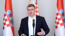 Milanović pozvao 'sve koji se obraćaju ispred grabe' da šute, pa udario po Plenkoviću i Banožiću: 'Tko će upravljati Patriotom? Kondukteri ZET-a!?'