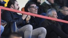 [FOTO] Slaven Bilić sa sinom na utakmici: Zgodni Leo krade ženske poglede poput oca