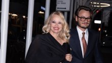 Modni zaokret seks simbola 90-ih: Pamela Anderson ne prestaje nizati elegantna izdanja