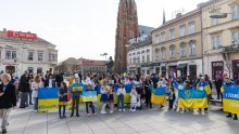 [FOTO] Ukrajinski veleposlanik na skupu potpore u Osijeku: Hrvatska je bila obranjena hrabrošću, a tako i mi branimo svoju zemlju