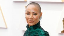 Prije no što ju je razljutila Rockova šala, Jada Pinkett Smith je izjavila: 'Ne zanima me što ljudi misle o mojoj ćelavoj glavi. Bilo je teško na početku, ali danas mi je smiješno'