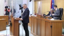 Zastupnici zadovolji zabranom pesticida opasnih za pčele; Bulj: Što je poduzeto da seljak može proizvoditi u alternativi?