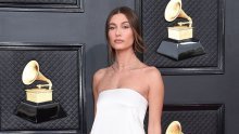 Hailey Bieber na dodjeli Grammyja zablistala poput mladenke