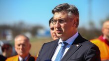 Plenković u Sisku: Autocesta donosi novi život