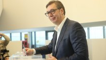 Glasovi u Srbiji se i dalje zbrajaju; Vučić odnio pobjedu; njegov SNS tijesno se provukao; Beograd na rubu novih izbora