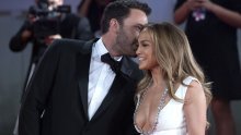 Povijest se ponavlja: Ben Affleck nakon 20 godina ponovno kleknuo i zaprosio Jennifer Lopez