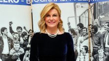 Kolinda Grabar Kitarović sve češće bira ženstvene komade koji naglašavaju siluetu, baš poput ove damske haljine