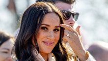 Meghan Markle jedva je dočekala unovčiti titulu i slavu: 'Bila je to glad da iskoristi globalnu maniju koja je zavladala za njom i Harryjem'