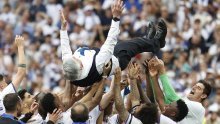 Carlo Ancelotti završio je na rukama igrača madridskog Reala, a u nogometnom svijetu nema mu ravnog