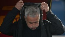 [FOTO] Jose Mourinho 'na aparatima'; Roma je definitivno ostala bez plasmana u Ligu prvaka