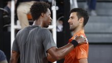 Gael Monfils i dalje ne zna kako pobijediti Novaka Đokovića; na ruku mu nisu išli ni vremenski uvjeti, jer do prekida zbog kiše držao se sasvim solidno