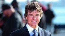 Tko bi mu dao 59: Tom Cruise na premijeru novog 'Top Guna' stigao helikopterom, a njegov pomlađen izgled nije prošao ispod radara