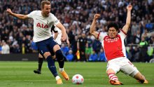 Tottenham je u londonskom derbiju razbio Arsenal i tako ostao u igri za plasman u Ligu prvaka