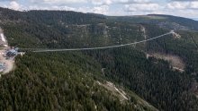 [FOTO] Nije za one koje se boje visine: Češka otvorila najduži viseći most na svijetu