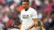 Francuski napadač Kylian Mbappe sve više gubi na popularnosti: Pregovarao sam i s njima, jer moja mama voli crvenu boju