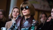 Rutina je zaslužna za njezin uspjeh: Anna Wintour svakoga jutra ustaje u 5 sati, pola sata provodi kod frizera, a potom je limuzina vozi na posao kako bi stigla prije svih