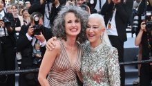 Ponosno nose sijede: Andie MacDowell i Helen Mirren s razlogom su ukrale svu pozornost na crvenom tepihu