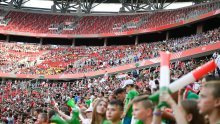 [FOTO] Skandal u Budimpešti; kažnjeni Mađari na stadion pustili 30 tisuća djece, a kad su Englezi kleknuli krenulo je hukanje i zviždanje