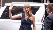 Napokon se ukazala u javnosti: Taylor Swift prigrlila je veliki trend iz 90-ih, a zna i kako ga nositi