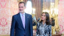 Kraljica Letizia oduševila provjerenom kombinacijom: Zebra uzorak iskombinirala je sa štiklama koje želimo i u svom ormaru