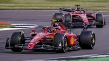 [FOTO/VIDEO] Carlos Sainz u Ferrariju stigao do povijesne pobjede u ludoj utrci na Silverstoneu; bio je ovo pravi spektakl