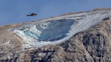 Potraga za planinarima na Marmoladi se nastavlja helikopterima i dronovima;  prijeti obrušavanje leda i stijenja