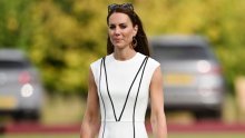 Savršena kombinacija za ljetne dane: Kate Middleton u omiljenim dvobojnim sandalama i haljini koju želimo i u svom ormaru