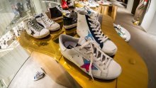 Golden Goose sad ima novu taktiku: Kako je šminkerski brend poznat po iznošenim tenisicama odlučio vratiti postolare u modu