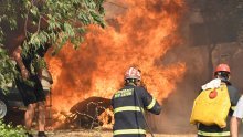 [FOTO] Ove fotografije pokazuju razmjer požara kod Šibenika: Vatrogasci se nadljudskim snagama bore kako bi zaštitili ljude i kuće