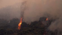 Lokaliziran požar u Milni na Braču: Sudjelovala dva kanadera, a vatrogasci će dežurati cijelu noć