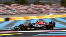 [VIDEO/FOTO] Formula 1: Verstappen koristi sve poklone! Pogledajte kako je Leclerc izletio sa staze i pomogao velikom suparniku